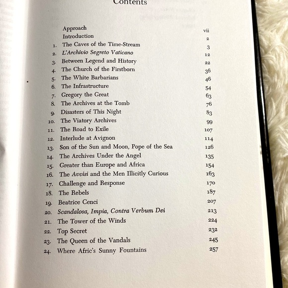 THE SECRET ARCHIVES OF THE VATICAN by Maria Luisa ABROSINI Hardback EUC - Picture 10 of 11